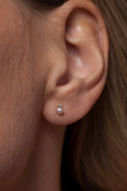 Amy Prong Set Diamond Stud Earrings With Pearl